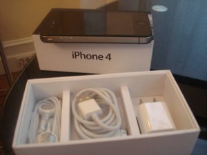 Apple iphone 4g 32gb  $300